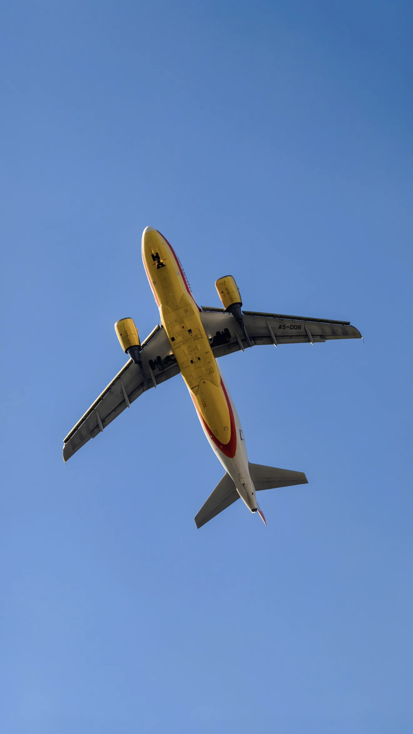 drukair-airplane-bhutan-sky